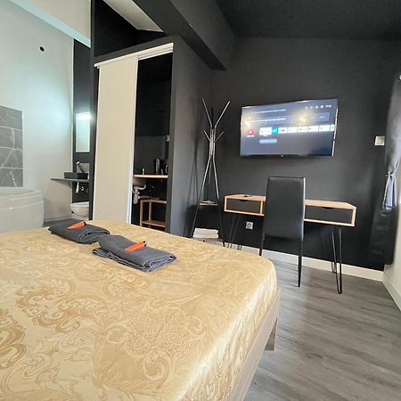 Charmant Studio Baignoire Нарбон Екстериор снимка