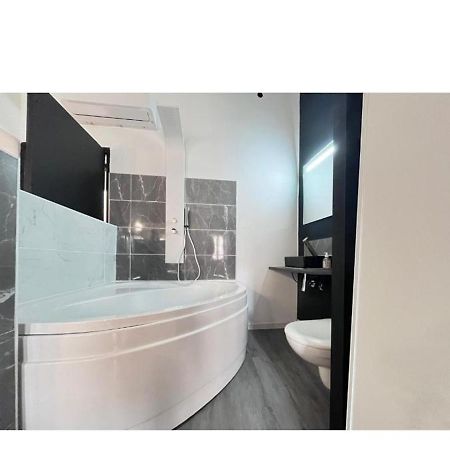 Charmant Studio Baignoire Нарбон Екстериор снимка