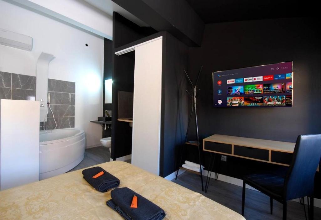 Charmant Studio Baignoire Нарбон Екстериор снимка
