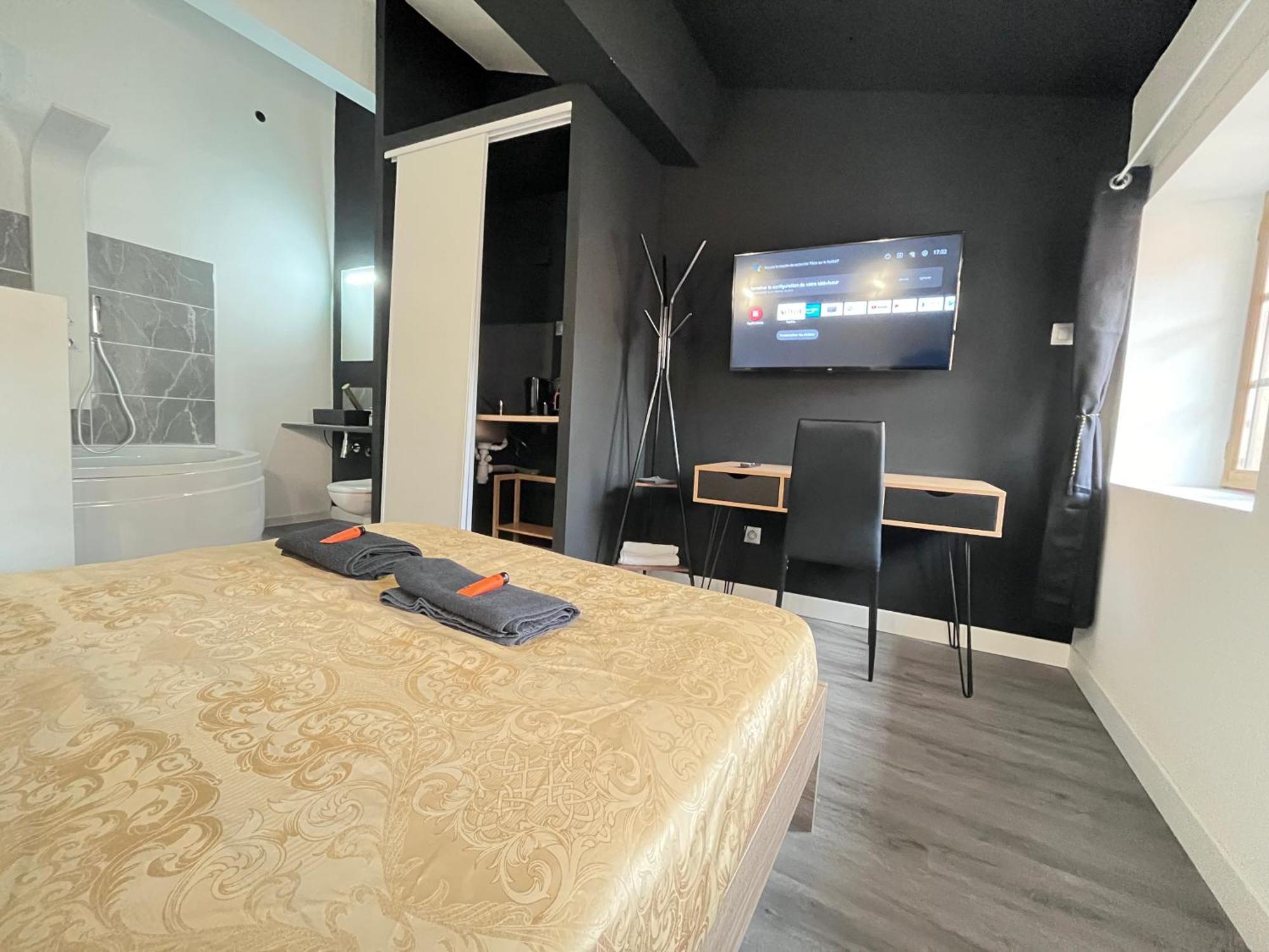 Charmant Studio Baignoire Нарбон Екстериор снимка